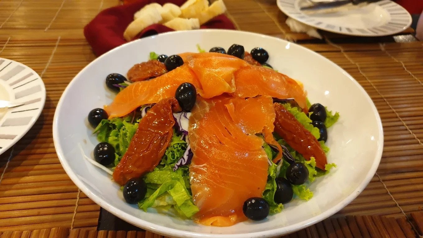 Smoked salmon salad starter at Agli Amici Phuket